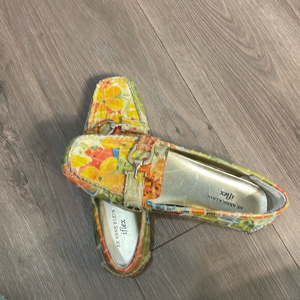 NWT, AK ANNE KLEIN loafers. Size 8